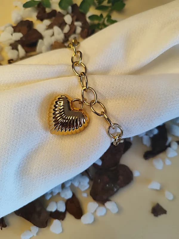 Pulseira Com Elos Com Coração Detalhado