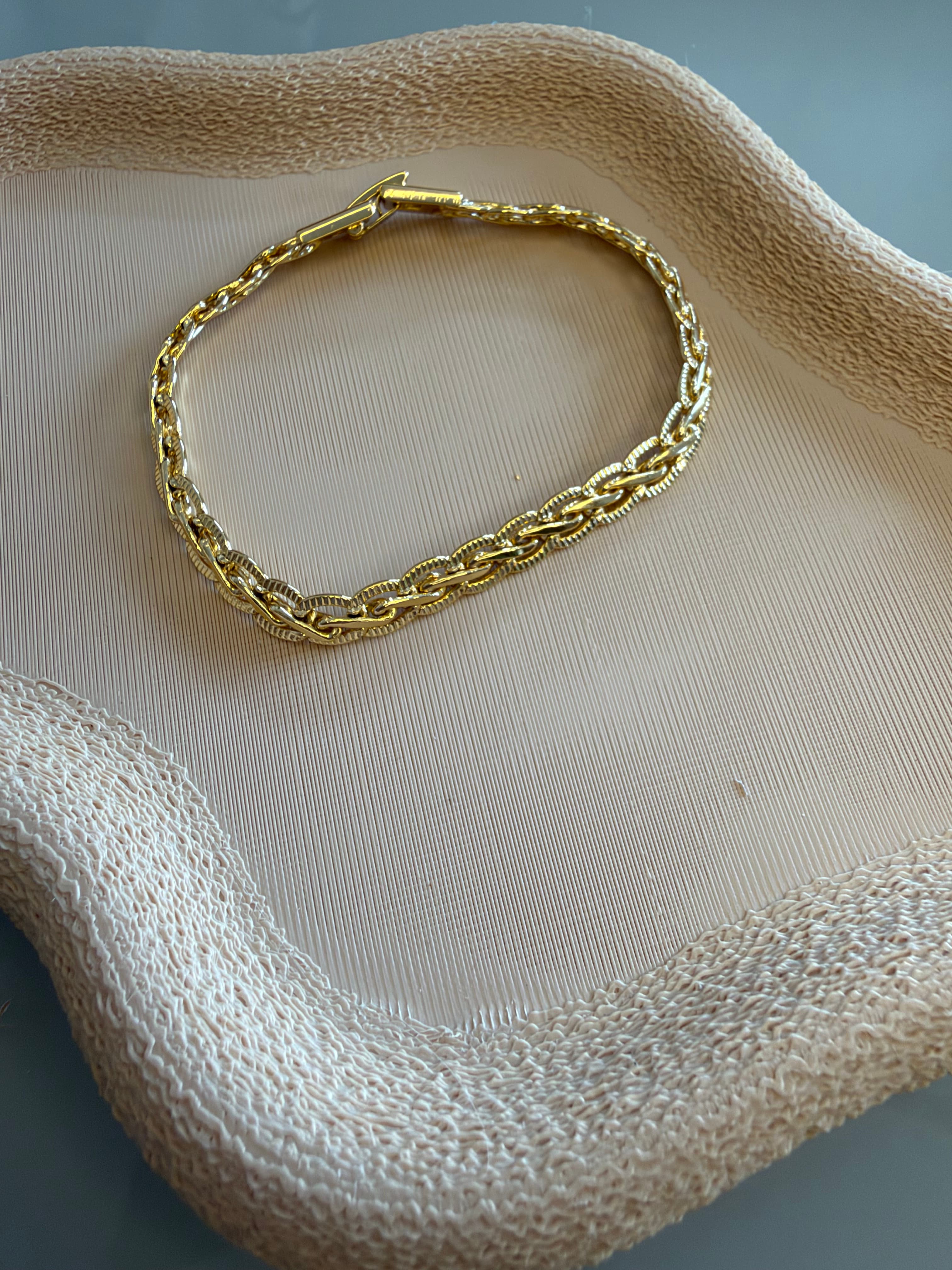 Pulseira trançada detalhada 6mm
